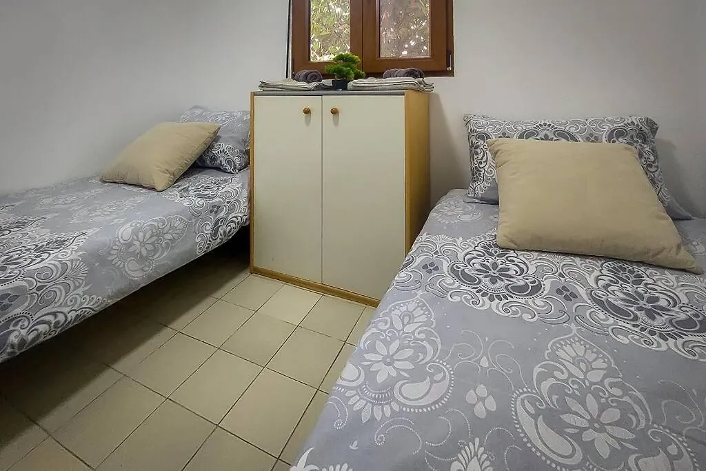 Poolside Compact Family Cottage Lea Rovinjsko Selo Holiday park