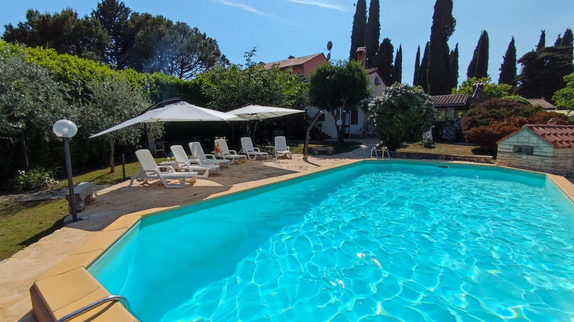 Poolside Compact Family Cottage Lea Rovinjsko Selo Holiday park