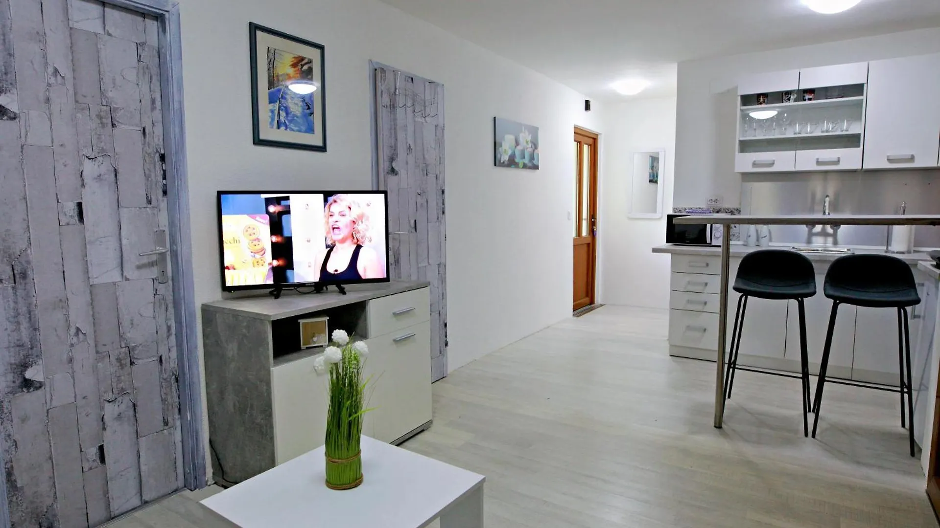 Poolside Compact Family Cottage Lea Rovinjsko Selo Croatia
