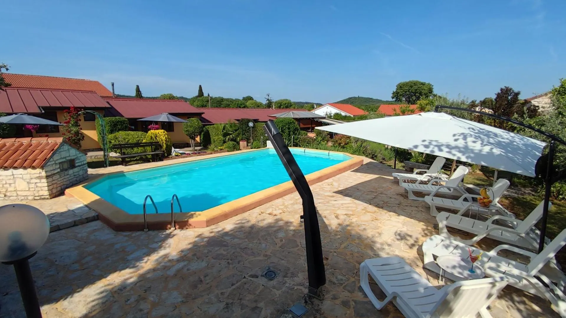 Poolside Compact Family Cottage Lea Rovinjsko Selo Croatia