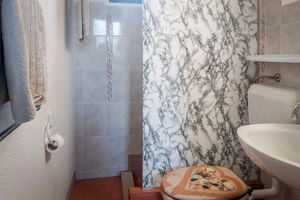 Poolside Compact Family Cottage Lea Rovinjsko Selo Croatia