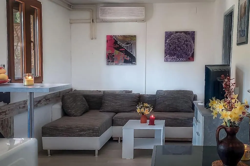 Poolside Compact Family Cottage Lea روفينجسكو سيلو 0*,  كرواتيا