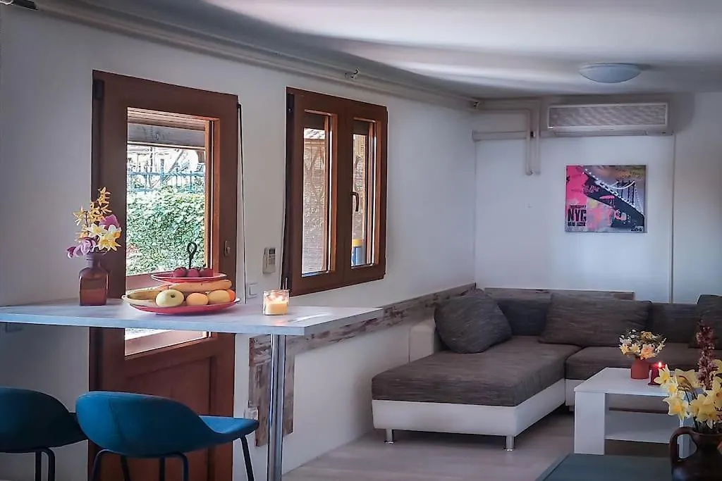 Poolside Compact Family Cottage Lea Rovinjsko Selo