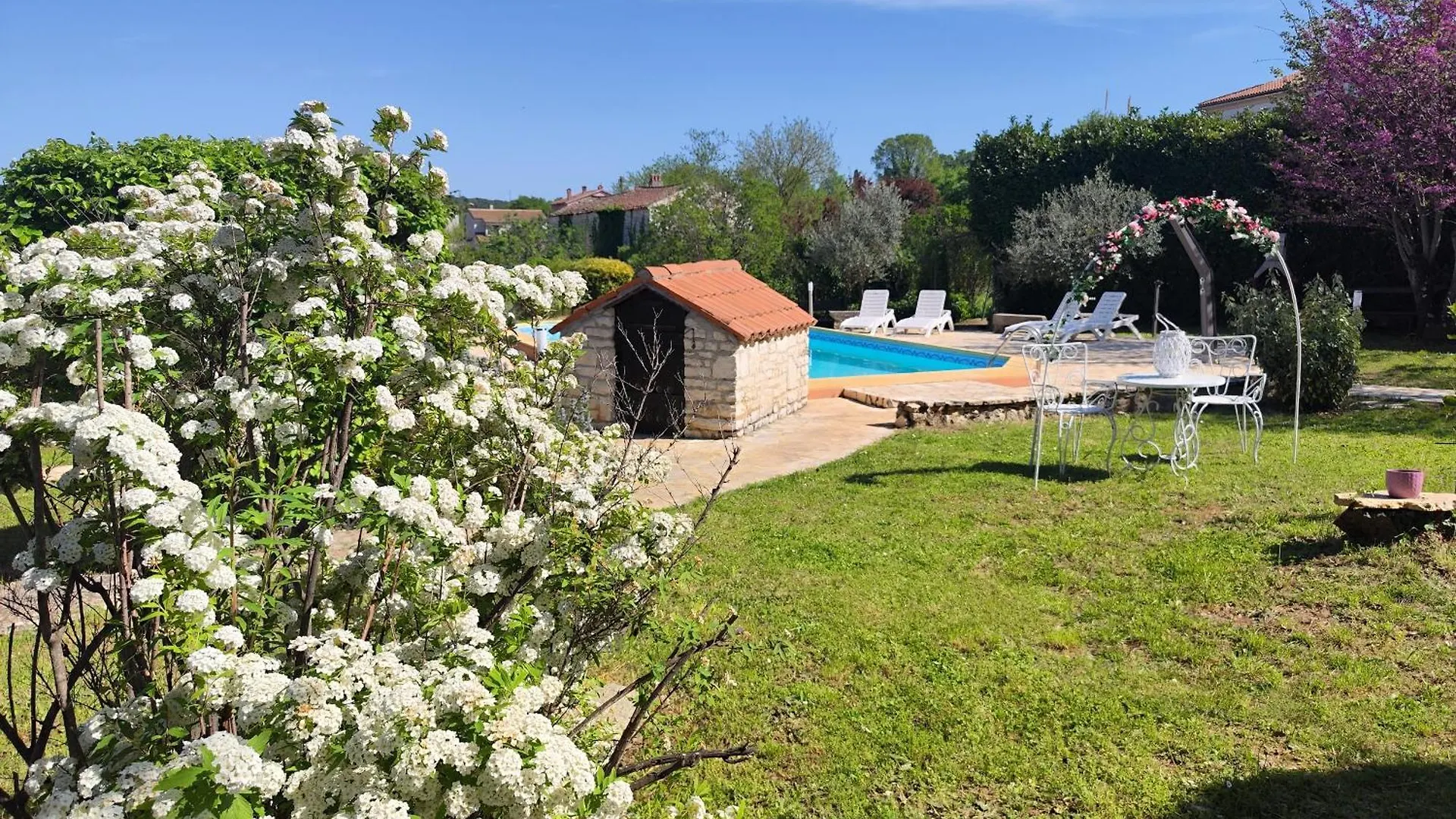Poolside Compact Family Cottage Lea Rovinjsko Selo